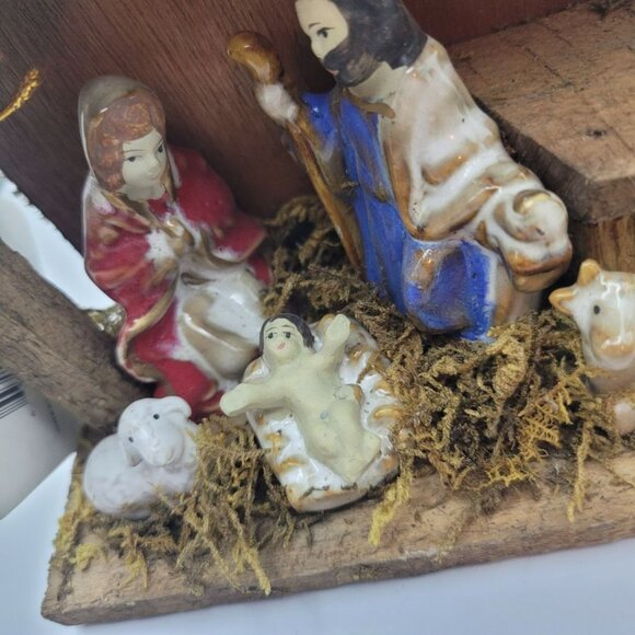 Christmas House Rustic Nativity Wooden Porcelain Moss Mary Joseph Baby Jesus - Picture 7 of 9